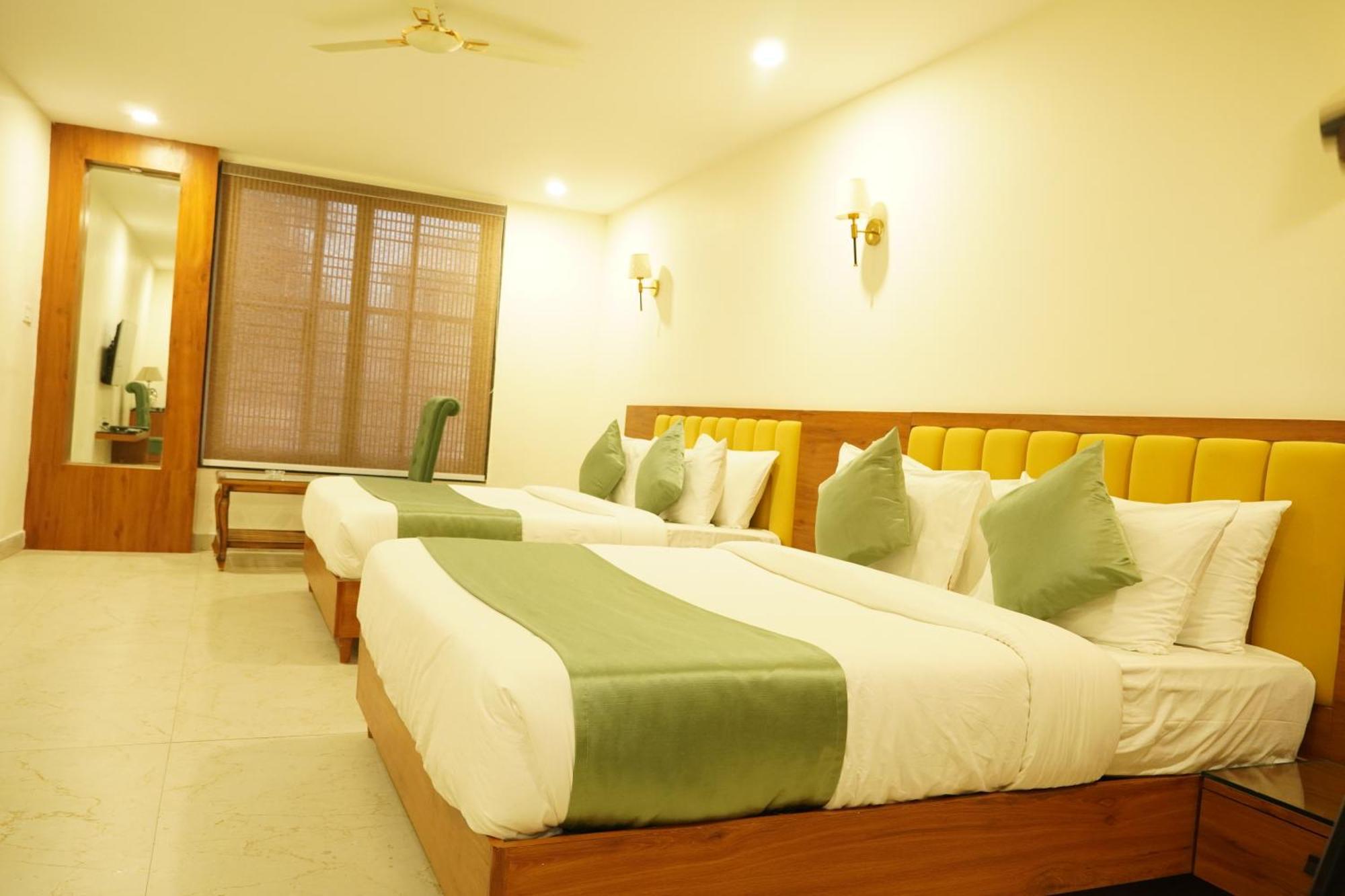 Hotel Eleven Heights Bhopal Exterior foto