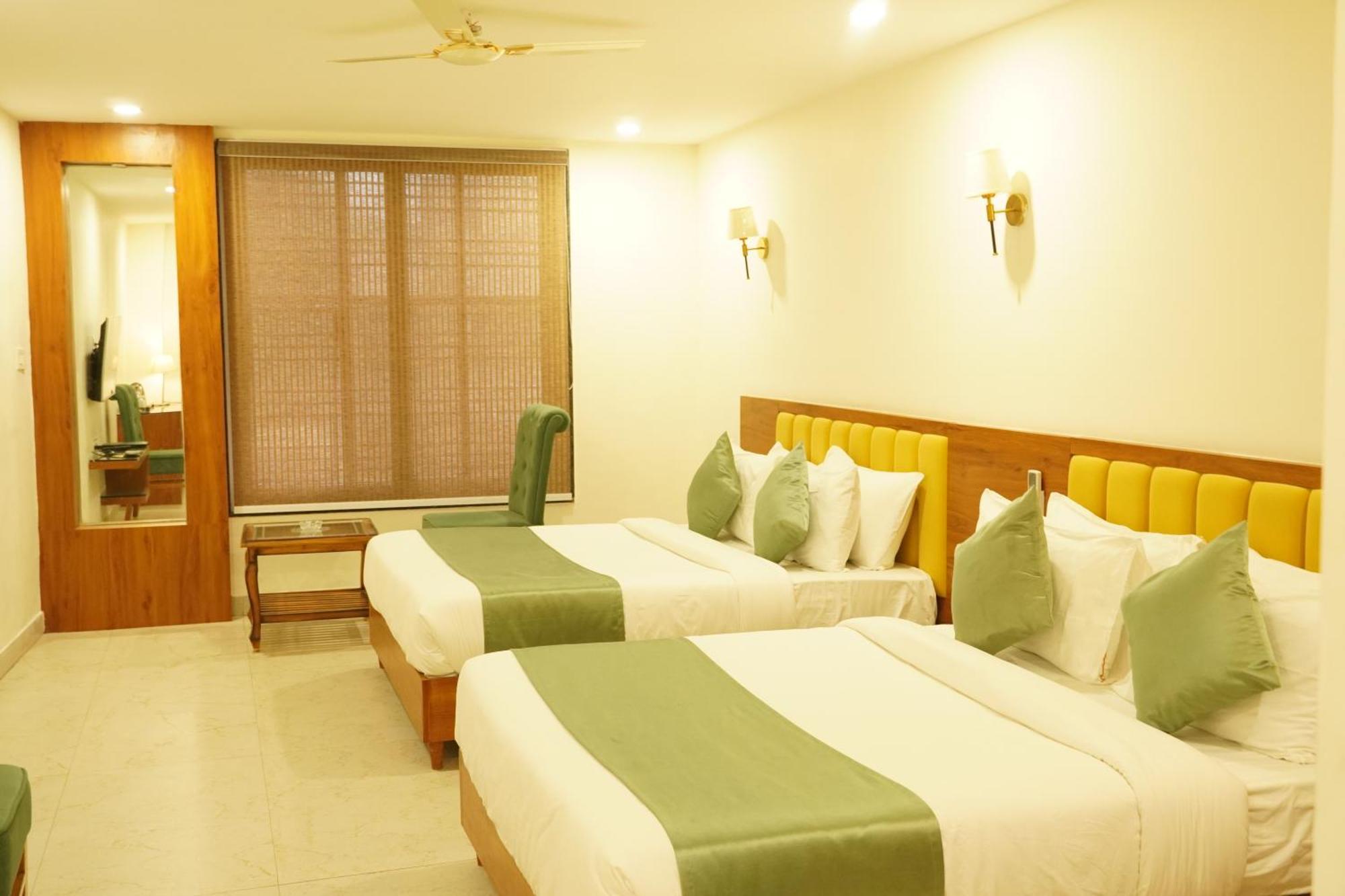 Hotel Eleven Heights Bhopal Exterior foto